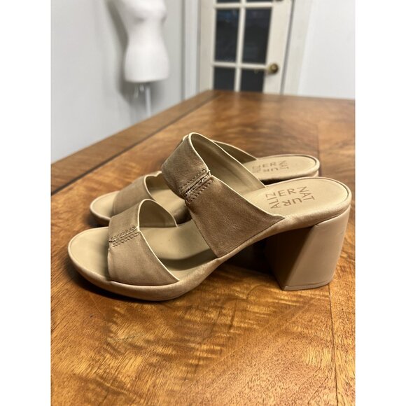Naturalizer Women’s 7 Chunky Block Heels Sandals Tan Leather Slip On Comfort - Picture 2 of 9